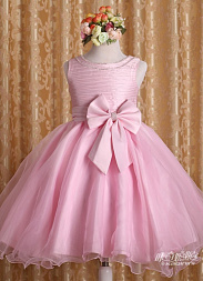 Розовое бальное платье.